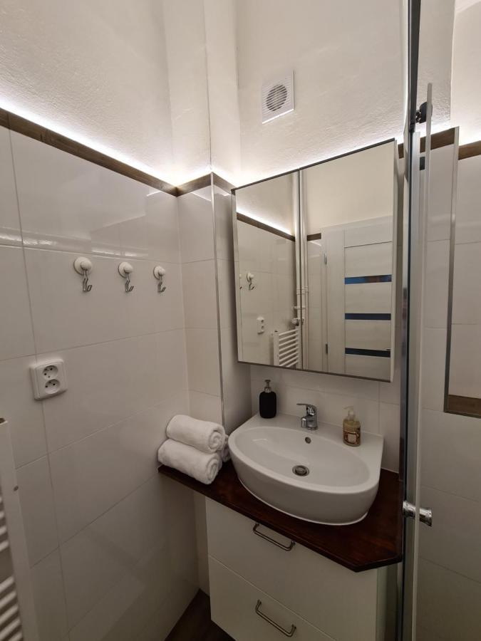 Svetly Prostorny Byt V Karline Apartment *